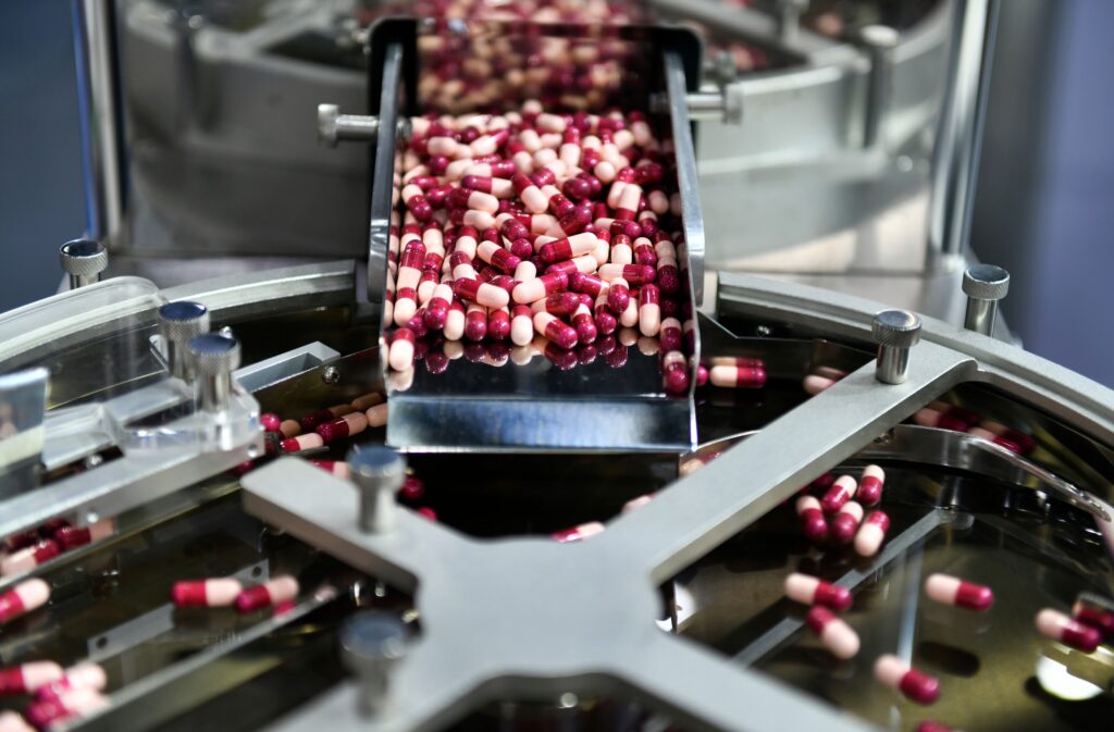 Descubre cómo la electrónica impresa mejora la seguridad del packaging farmacéutico con control de temperatura, trazabilidad y envases inteligentes.